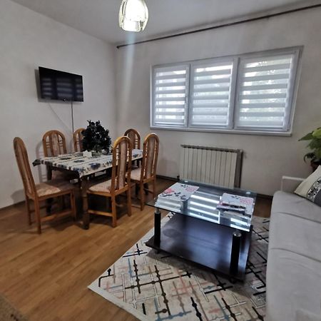 Rest & Recharge 4Bdr Apt- Free Parking, Ac & Garden Σαράγεβο Εξωτερικό φωτογραφία