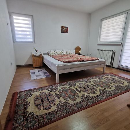 Rest & Recharge 4Bdr Apt- Free Parking, Ac & Garden Σαράγεβο Εξωτερικό φωτογραφία